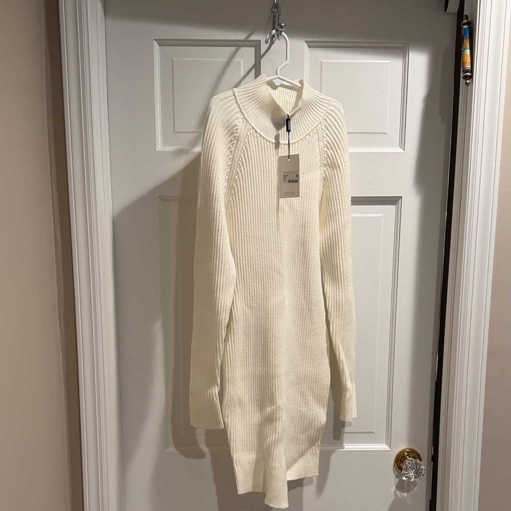 Bardot NWT! Gorgeous Ribbed Knit Mini Dress with beautiful front small slit!